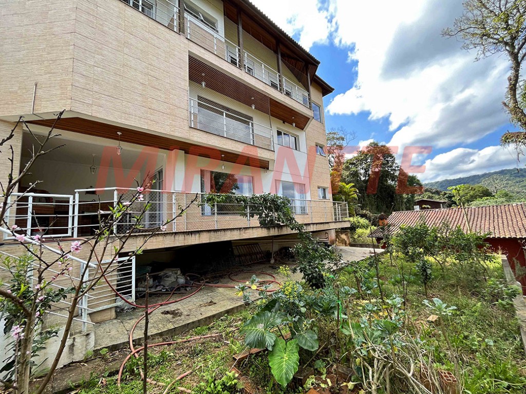 Cond. fechado de 250m² com 5 quartos em Serra da Cantareira