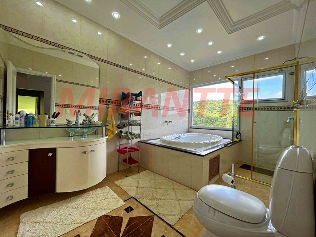 Cond. fechado de 250m² com 5 quartos em Serra da Cantareira