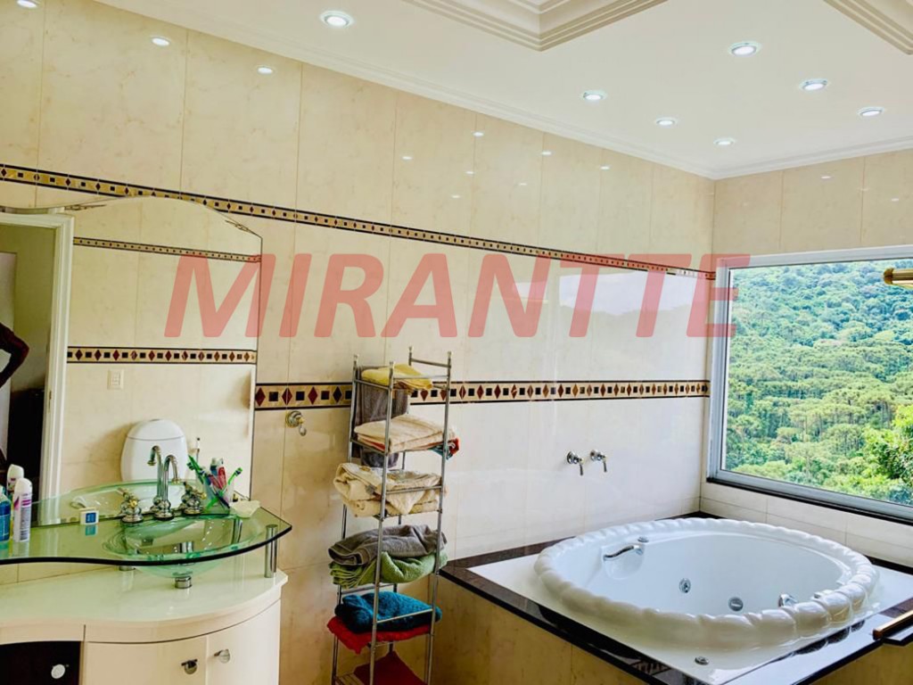 Cond. fechado de 250m² com 5 quartos em Serra da Cantareira