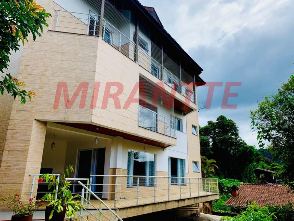 Cond. fechado de 250m² com 5 quartos em Serra da Cantareira