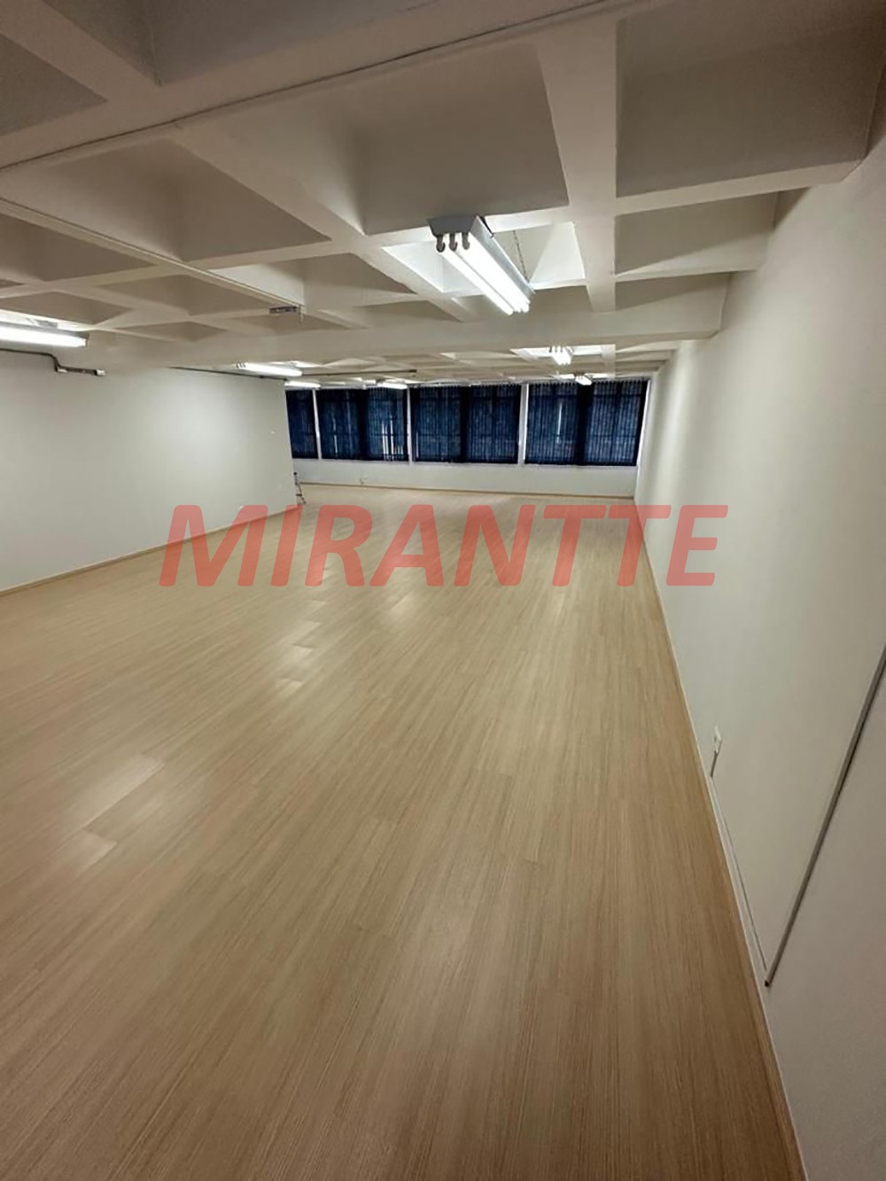 Conjunto comercial de 111.66m² em Centro