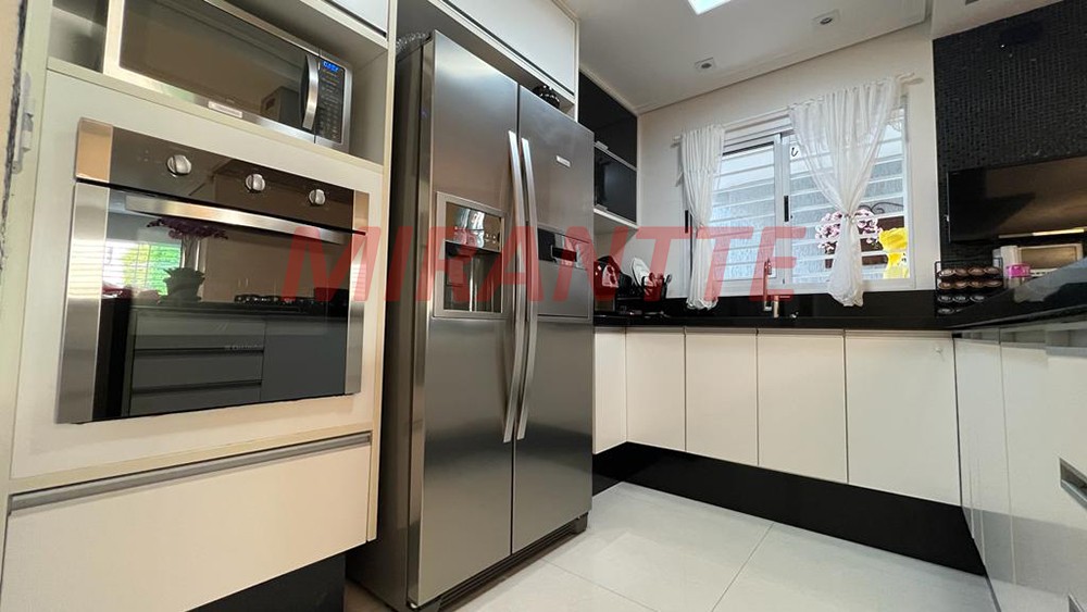 Sobrado de 127m² com 2 quartos em Jardim Santa Inês