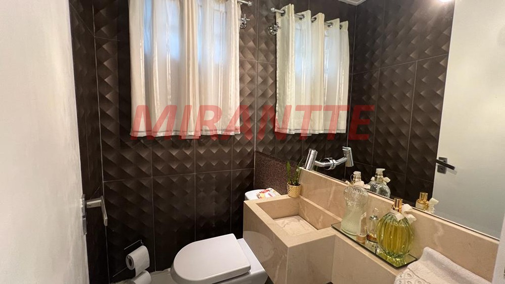 Sobrado de 127m² com 2 quartos em Jardim Santa Inês
