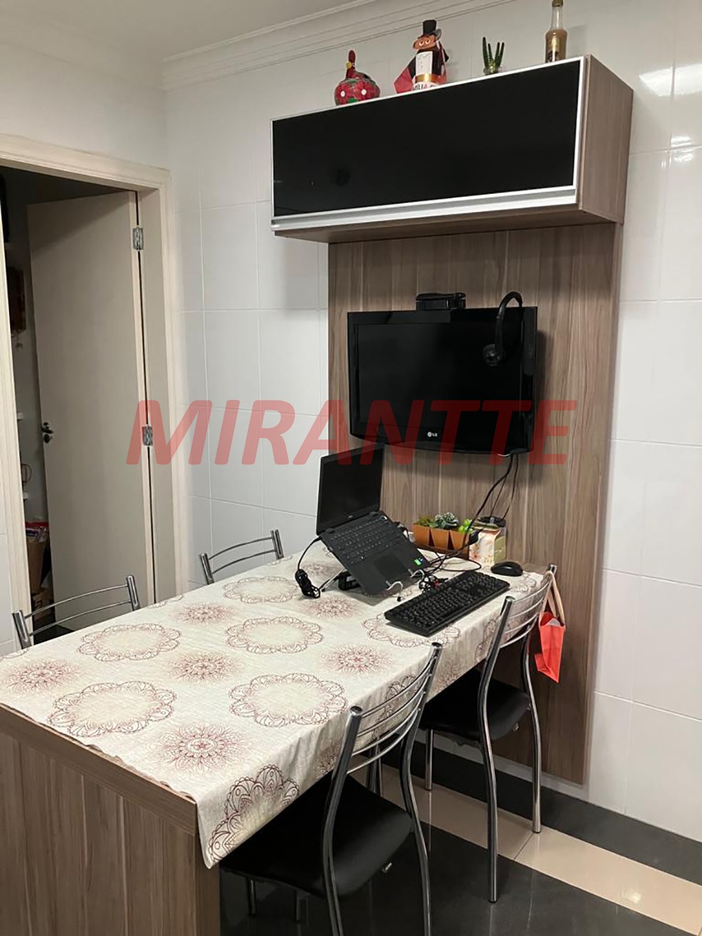Sobrado de 156m² com 3 quartos em Santa Teresinha