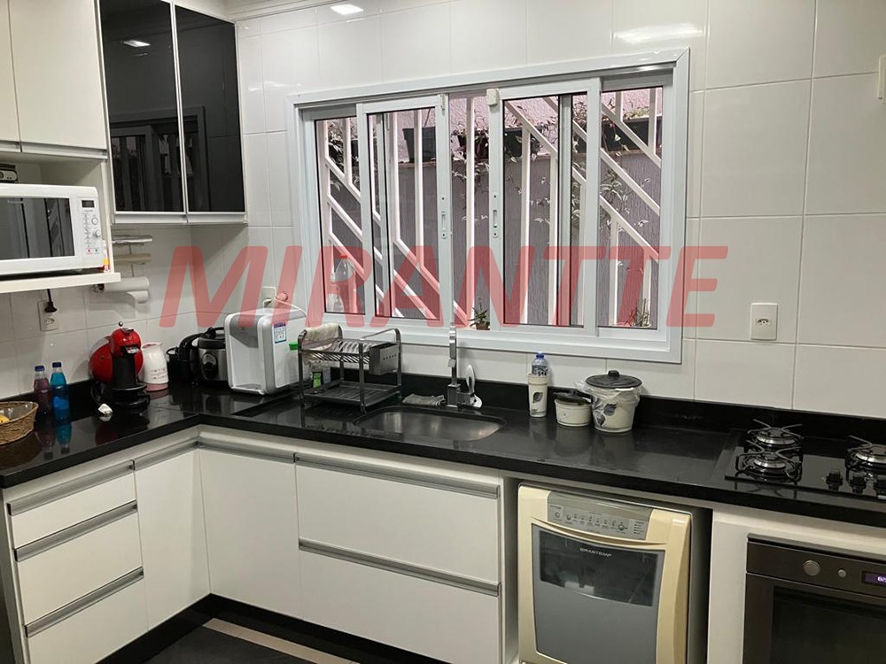 Sobrado de 156m² com 3 quartos em Santa Teresinha