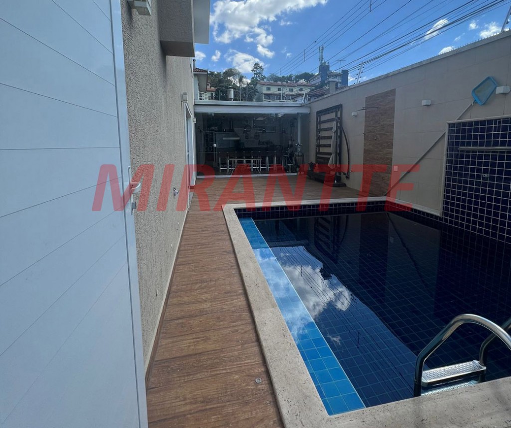 Sobrado de 282m² com 4 quartos em Tremembe
