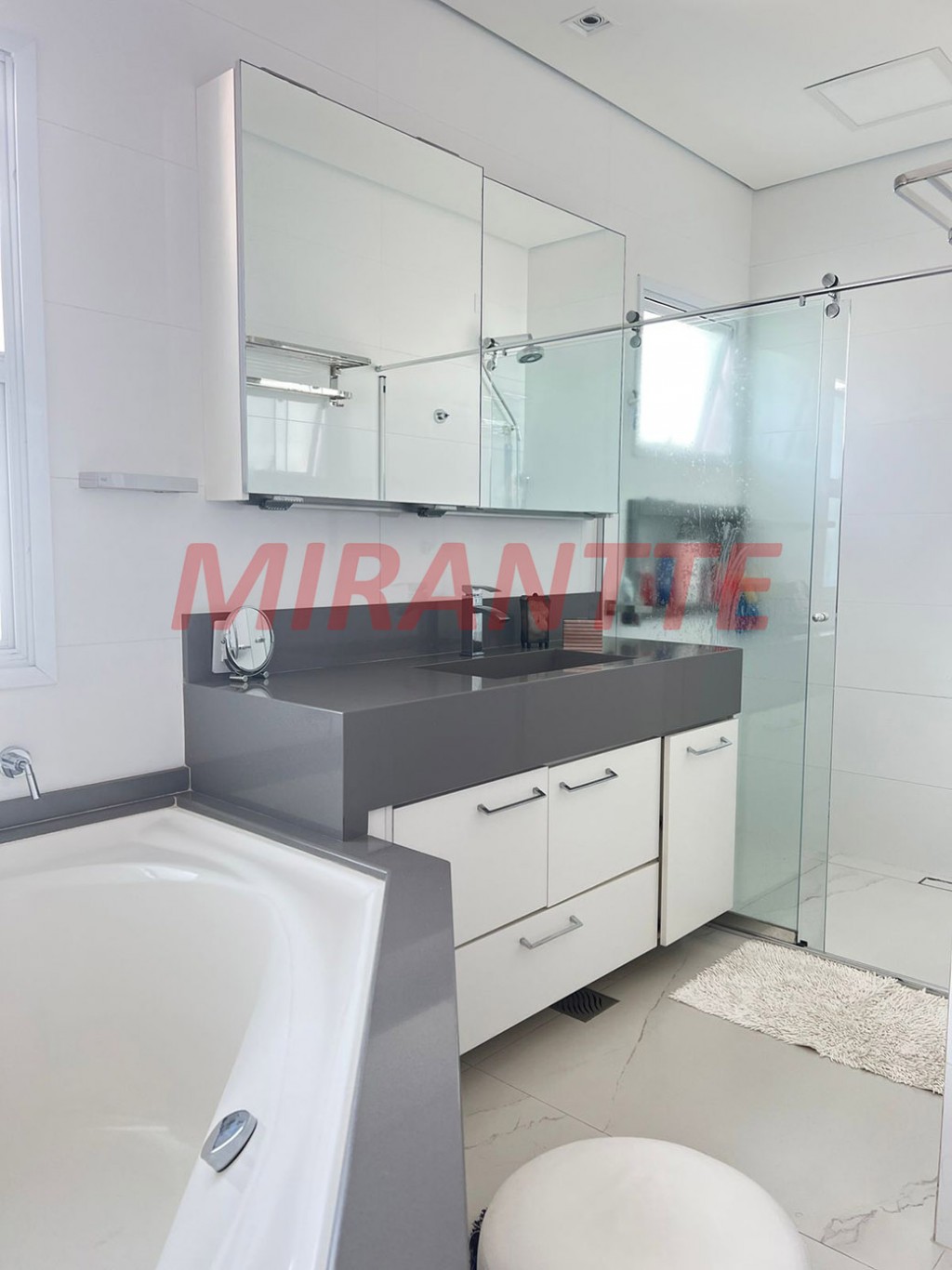 Sobrado de 282m² com 4 quartos em Tremembe