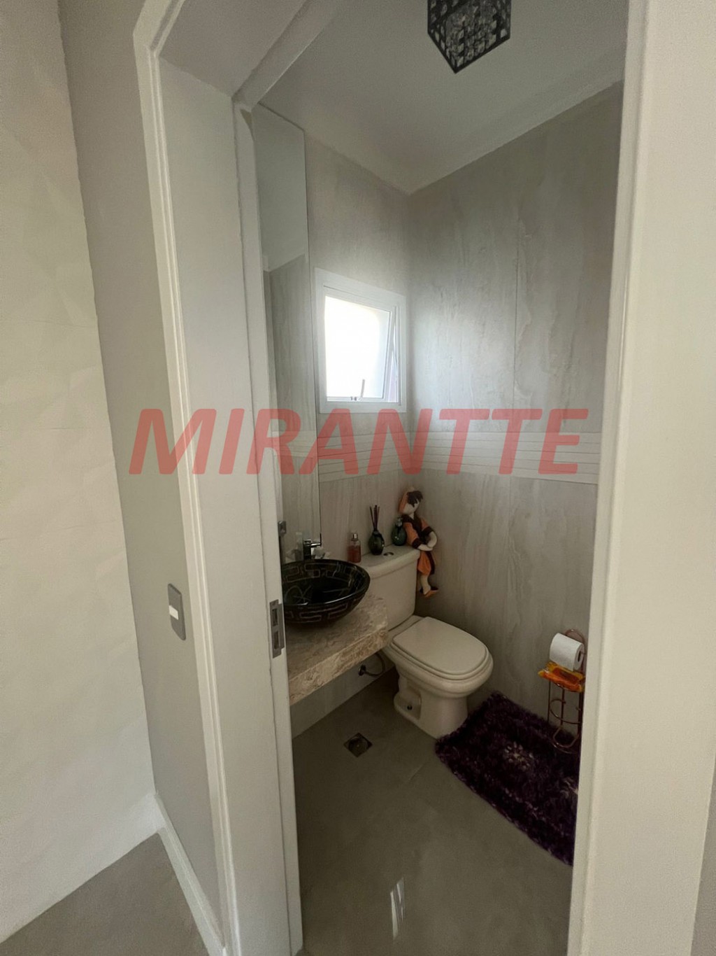 Sobrado de 282m² com 4 quartos em Tremembe