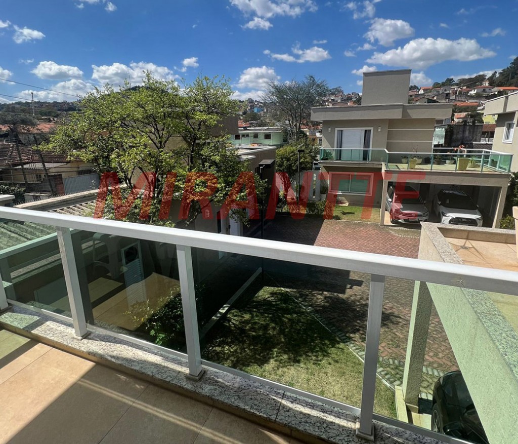 Sobrado de 282m² com 4 quartos em Tremembe
