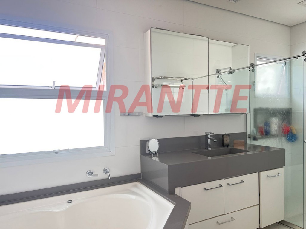 Sobrado de 282m² com 4 quartos em Tremembe