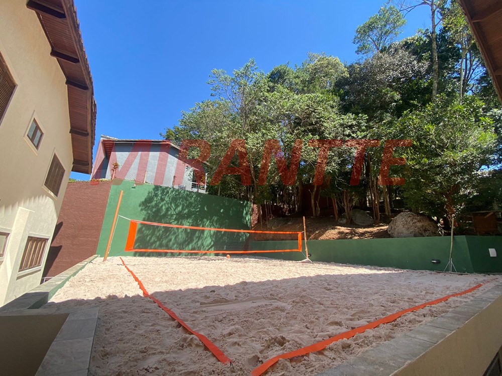 Sobrado de 530m² com 5 quartos em Serra Da Cantareira