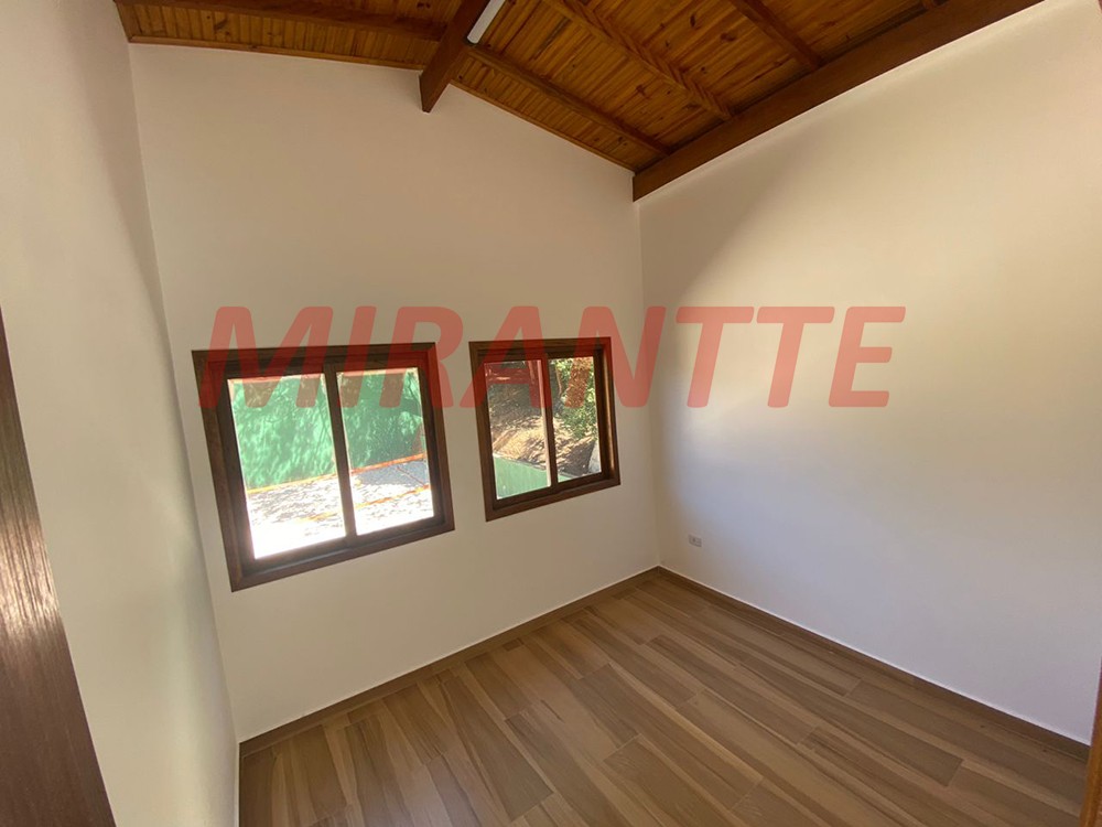 Sobrado de 530m² com 5 quartos em Serra Da Cantareira