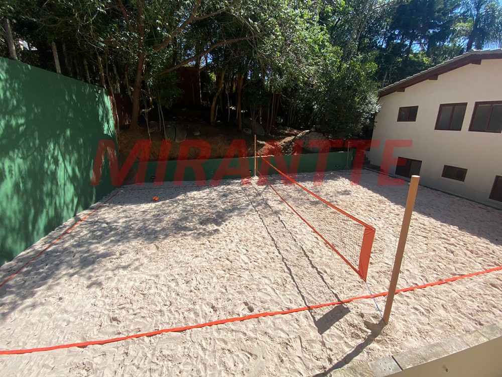 Sobrado de 530m² com 5 quartos em Serra Da Cantareira