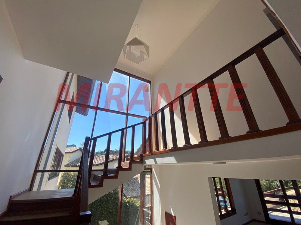 Sobrado de 530m² com 5 quartos em Serra Da Cantareira