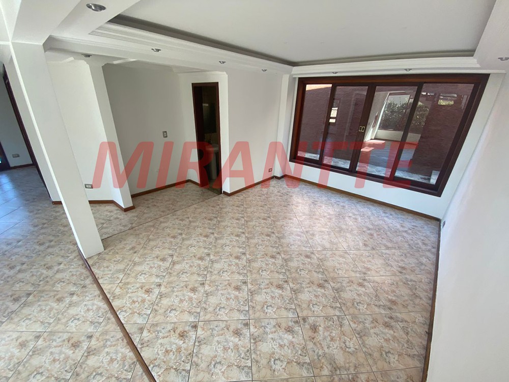 Sobrado de 530m² com 5 quartos em Serra Da Cantareira