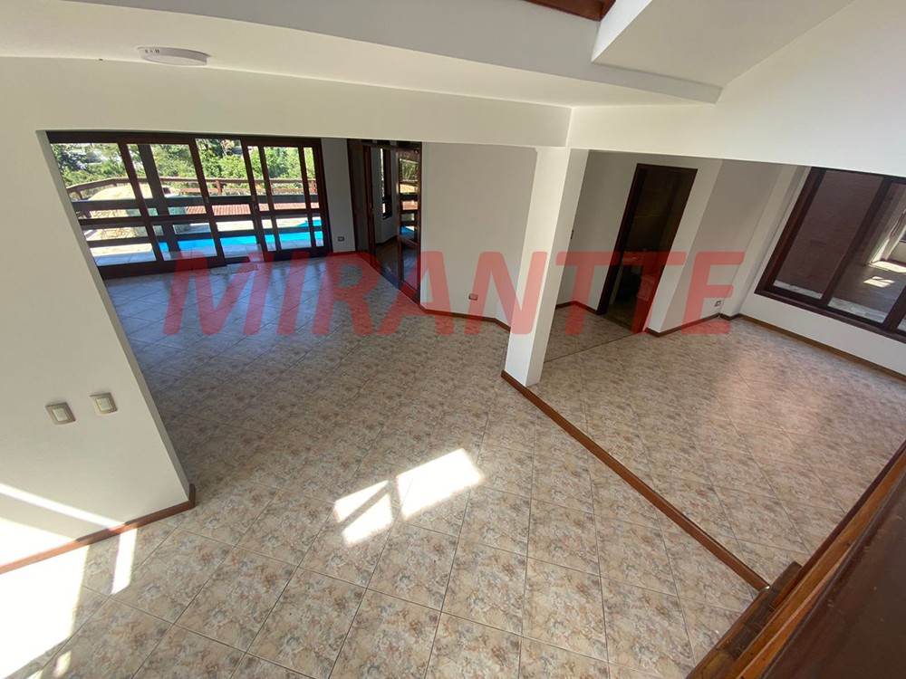 Sobrado de 530m² com 5 quartos em Serra Da Cantareira