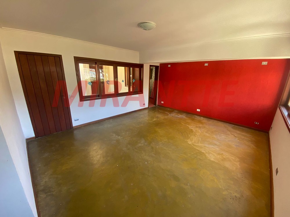 Sobrado de 530m² com 5 quartos em Serra Da Cantareira