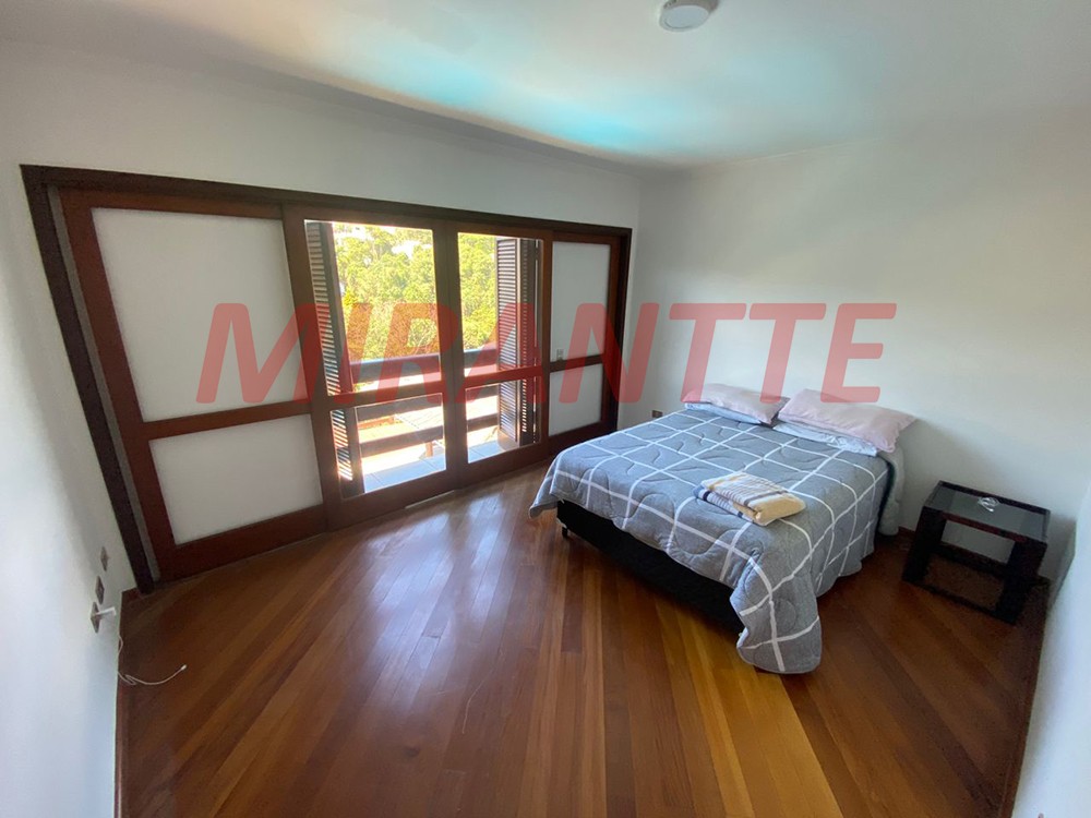 Sobrado de 530m² com 5 quartos em Serra Da Cantareira