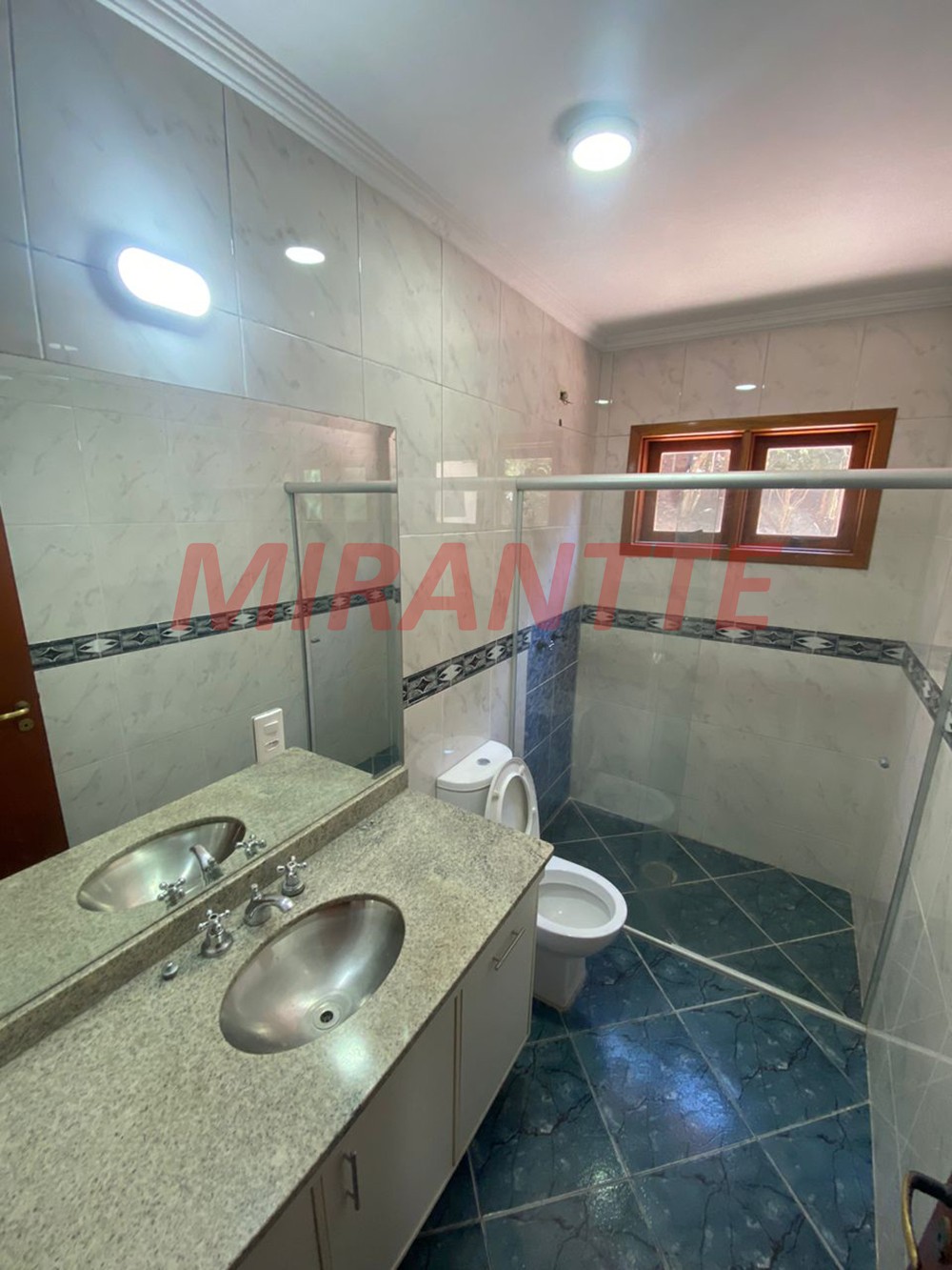Sobrado de 530m² com 5 quartos em Serra Da Cantareira