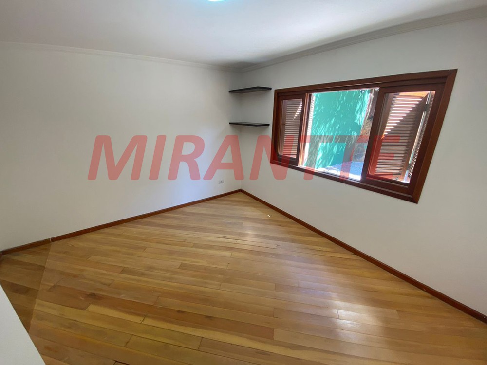 Sobrado de 530m² com 5 quartos em Serra Da Cantareira