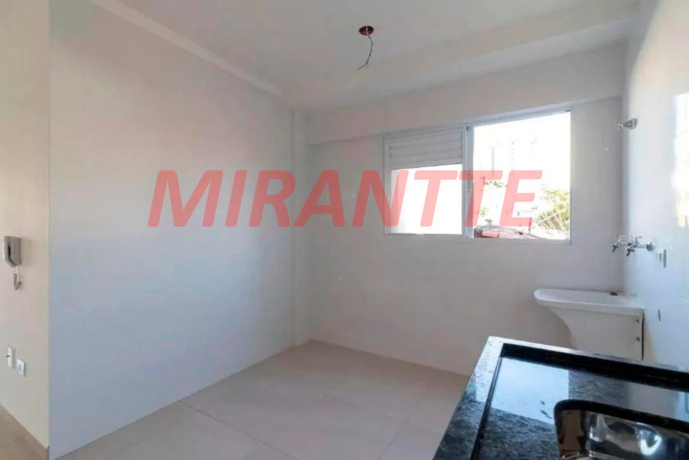 Apartamento de 52m² com 2 quartos em Água Fria