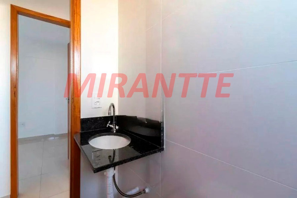 Apartamento de 52m² com 2 quartos em Água Fria