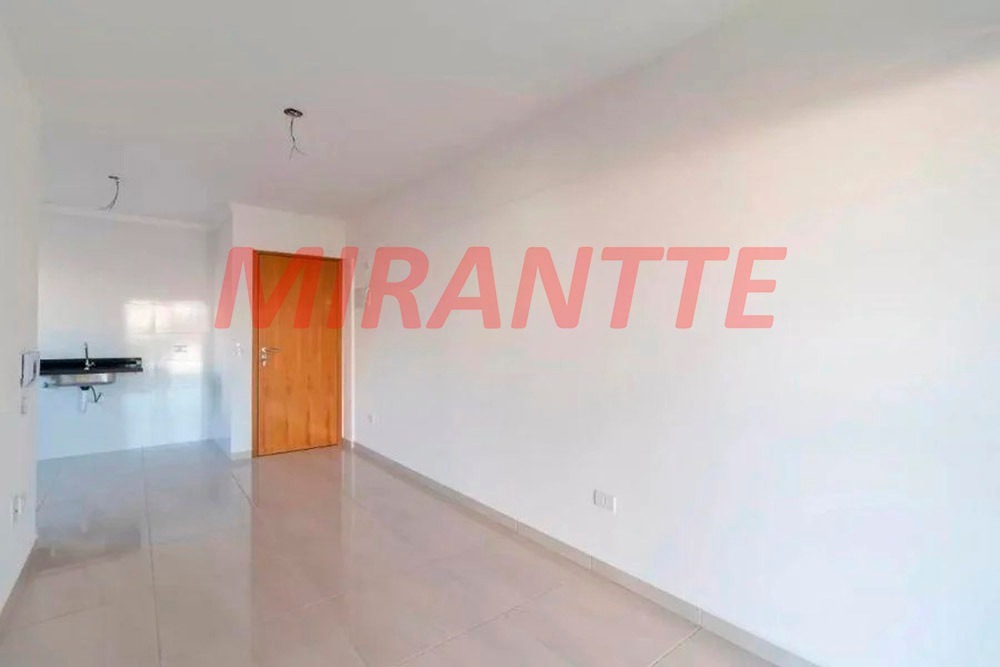 Apartamento de 52m² com 2 quartos em Água Fria