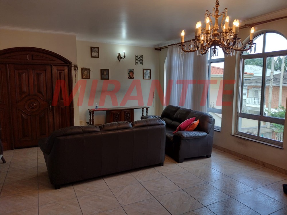 Cond. fechado de 386m² com 4 quartos em Santana