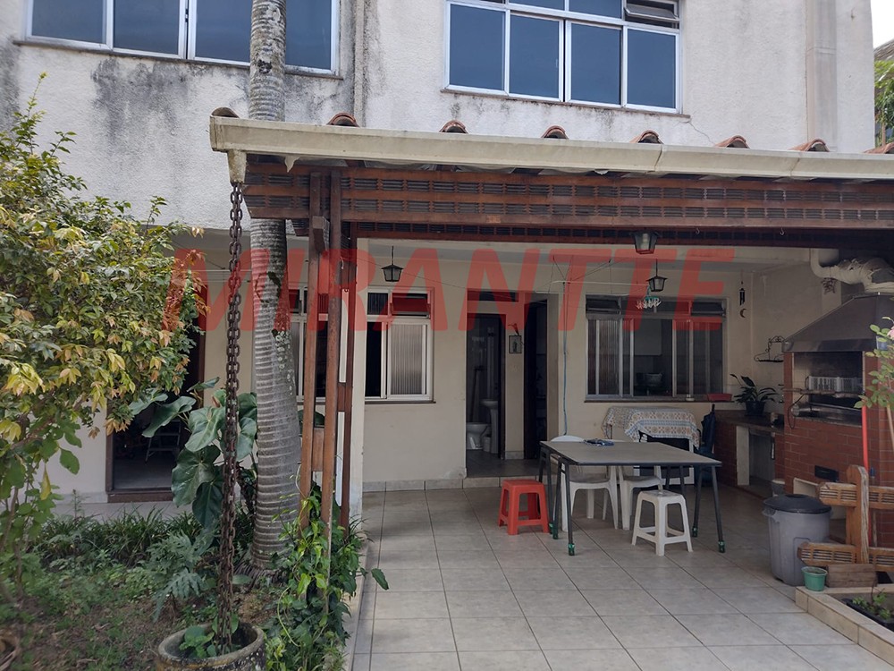 Cond. fechado de 386m² com 4 quartos em Santana