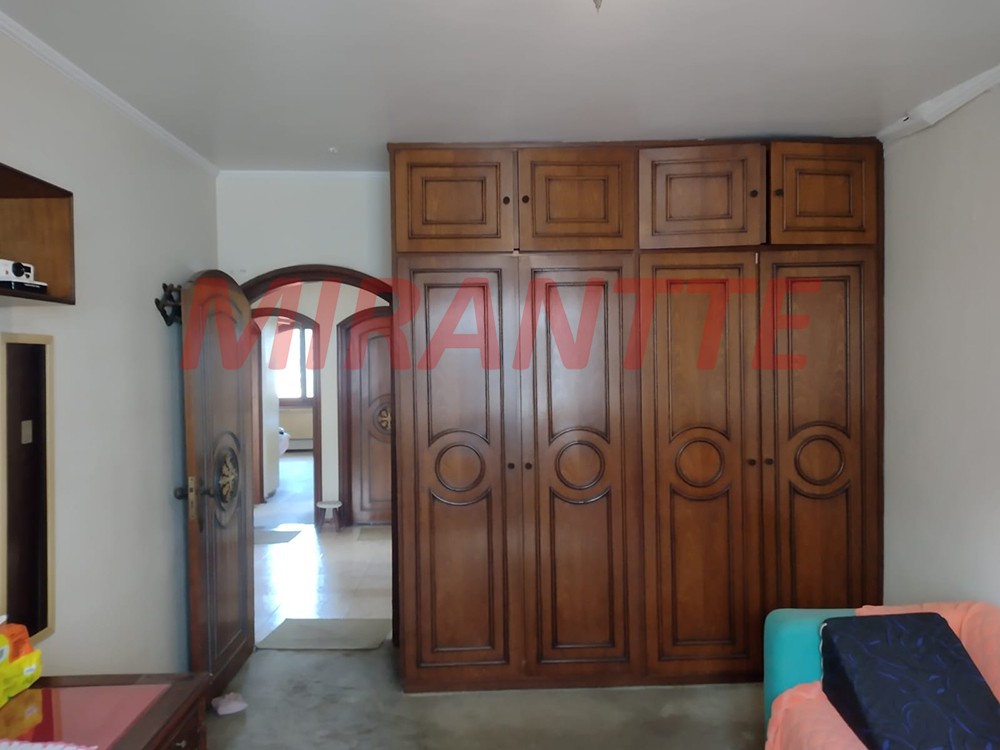 Cond. fechado de 386m² com 4 quartos em Santana