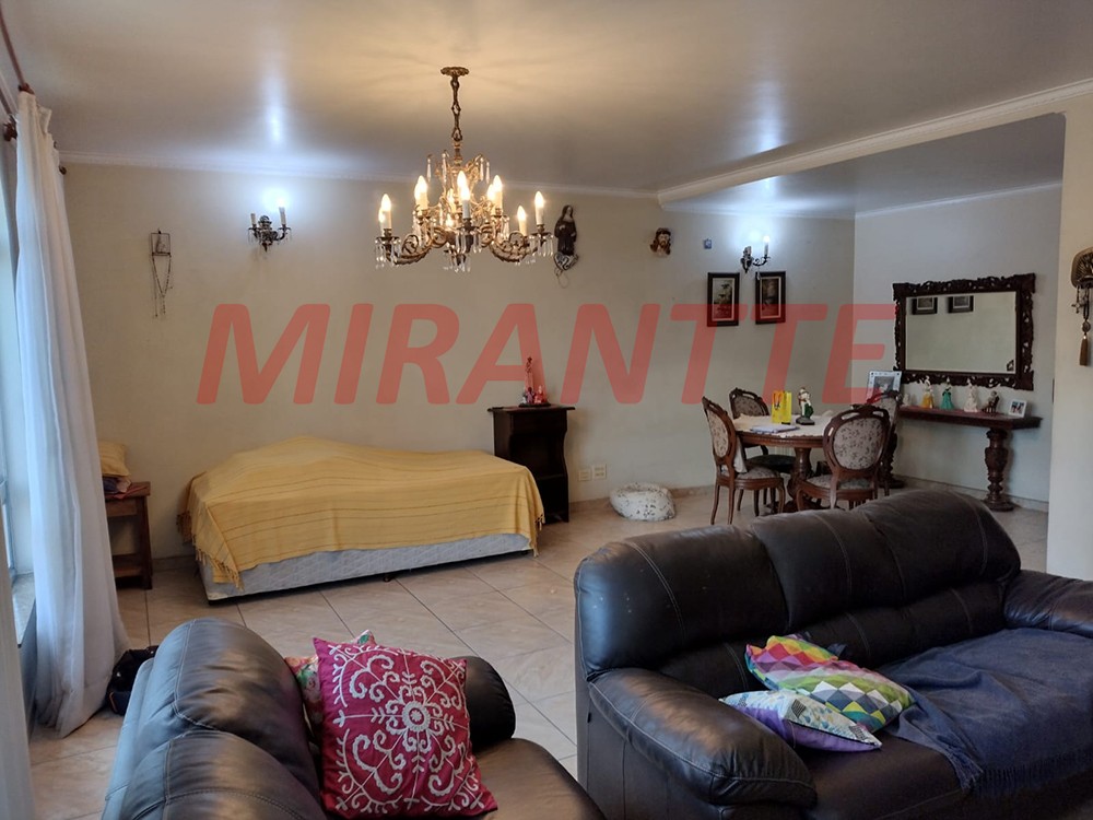 Cond. fechado de 386m² com 4 quartos em Santana