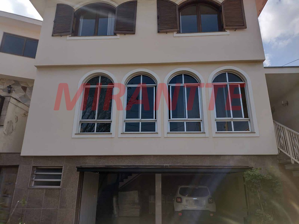 Cond. fechado de 386m² com 4 quartos em Santana