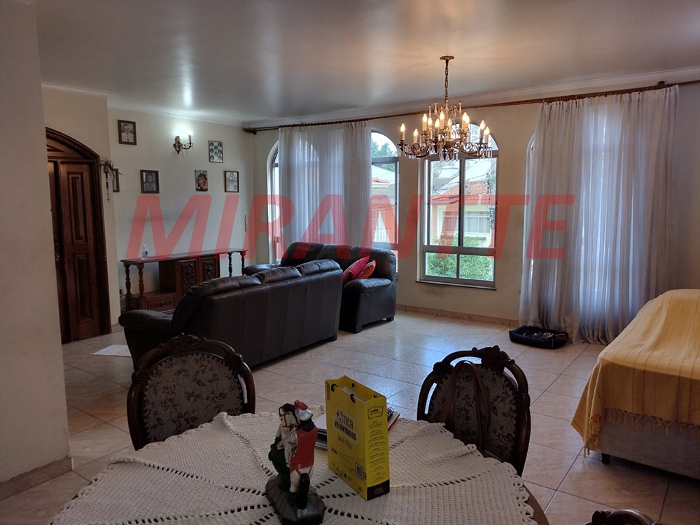 Cond. fechado de 386m² com 4 quartos em Santana