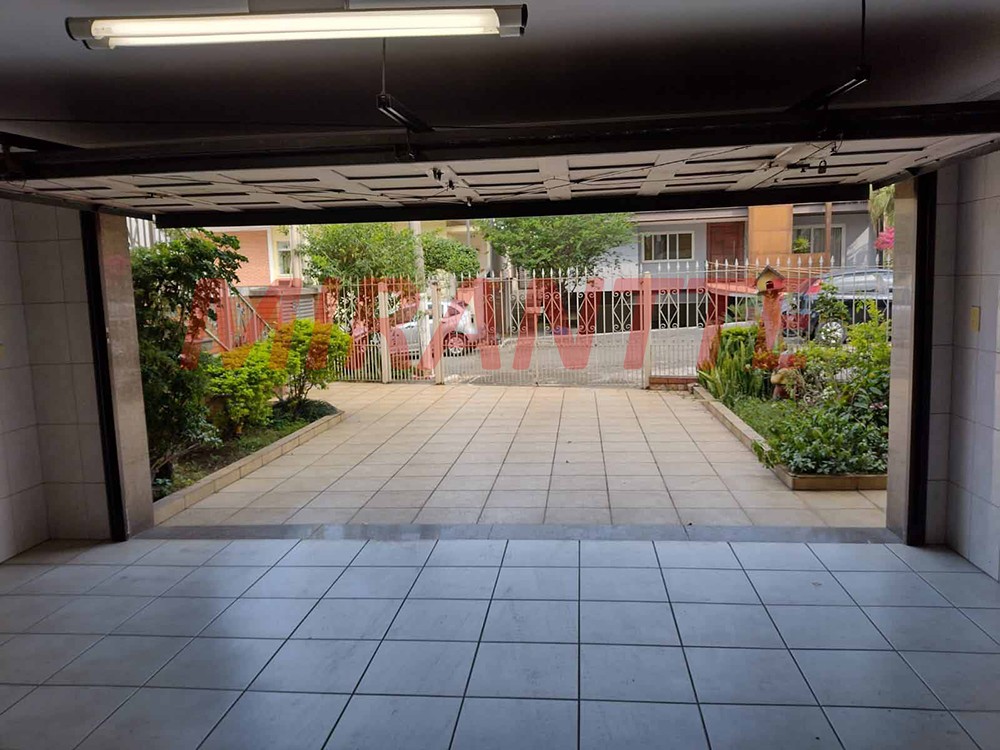 Cond. fechado de 386m² com 4 quartos em Santana