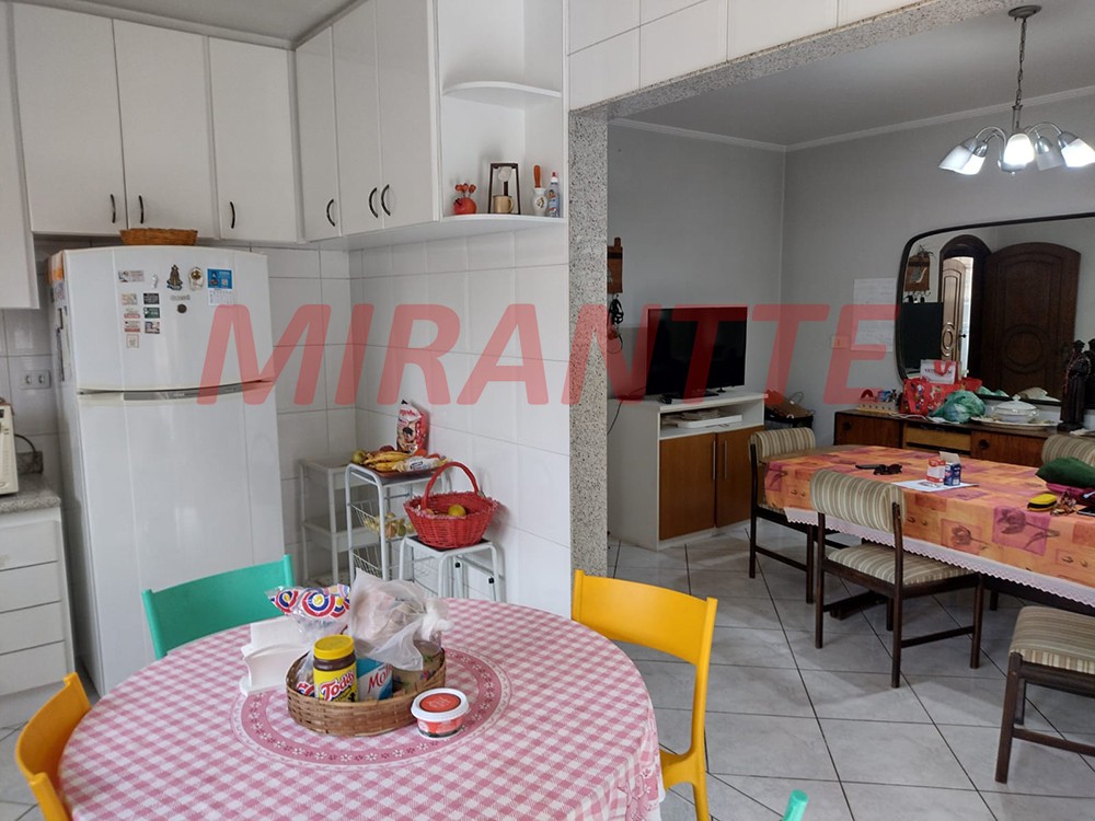 Cond. fechado de 386m² com 4 quartos em Santana