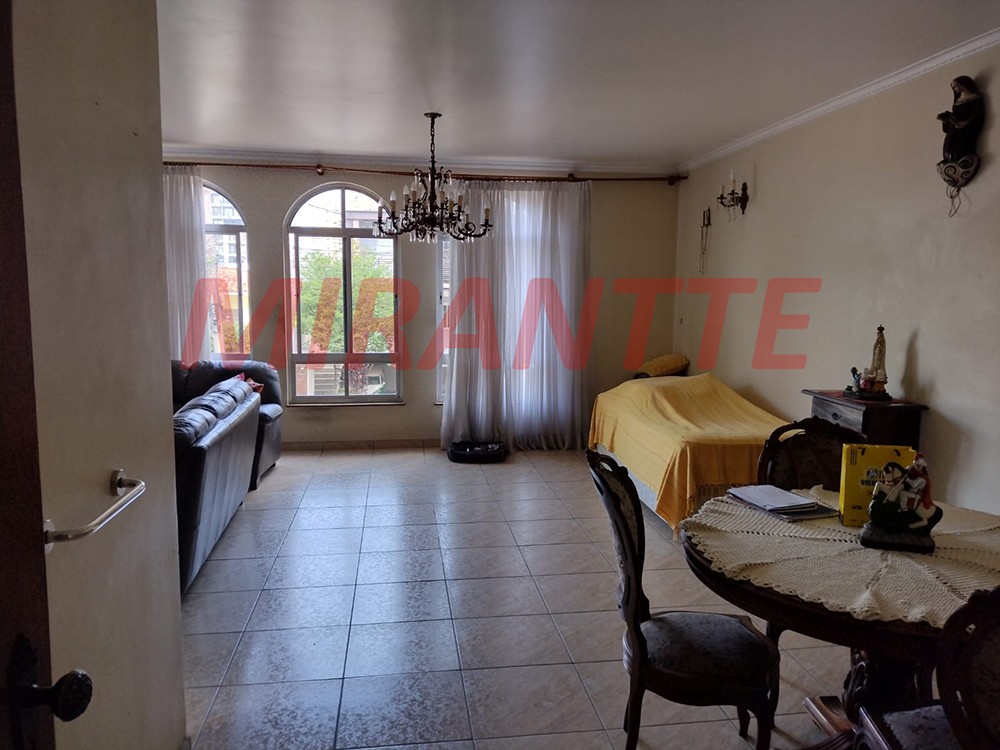 Cond. fechado de 386m² com 4 quartos em Santana