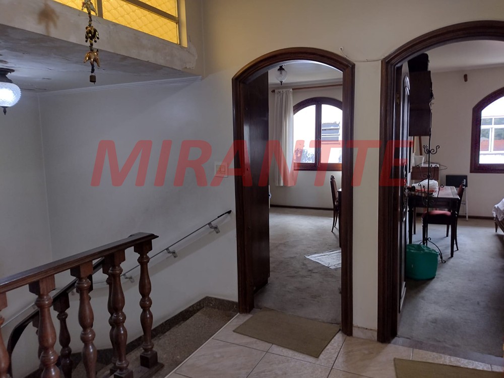 Cond. fechado de 386m² com 4 quartos em Santana