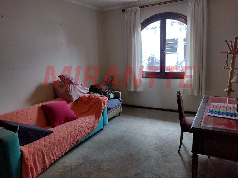 Cond. fechado de 386m² com 4 quartos em Santana