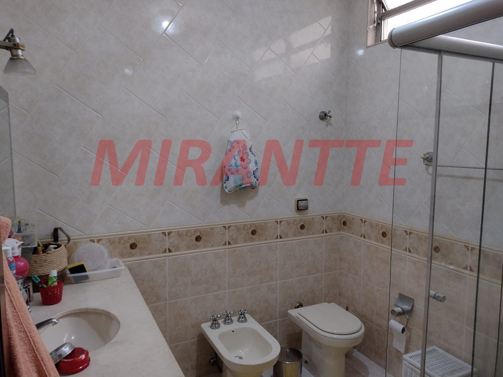 Cond. fechado de 386m² com 4 quartos em Santana