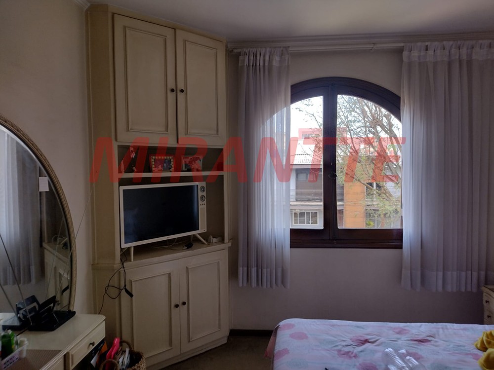Cond. fechado de 386m² com 4 quartos em Santana
