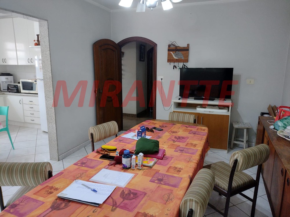 Cond. fechado de 386m² com 4 quartos em Santana
