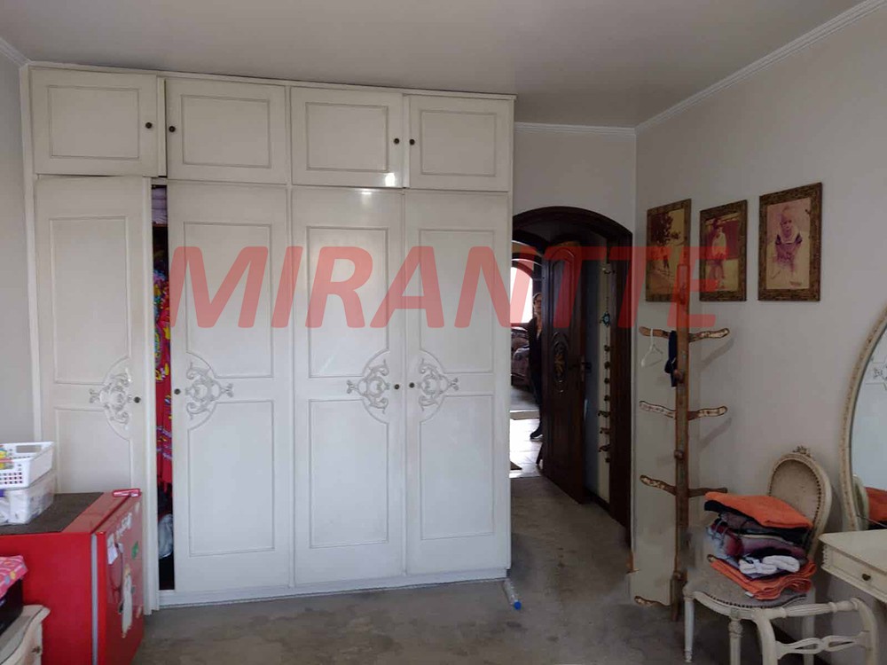 Cond. fechado de 386m² com 4 quartos em Santana