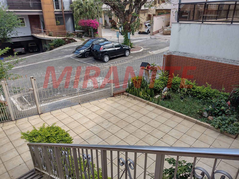 Cond. fechado de 386m² com 4 quartos em Santana
