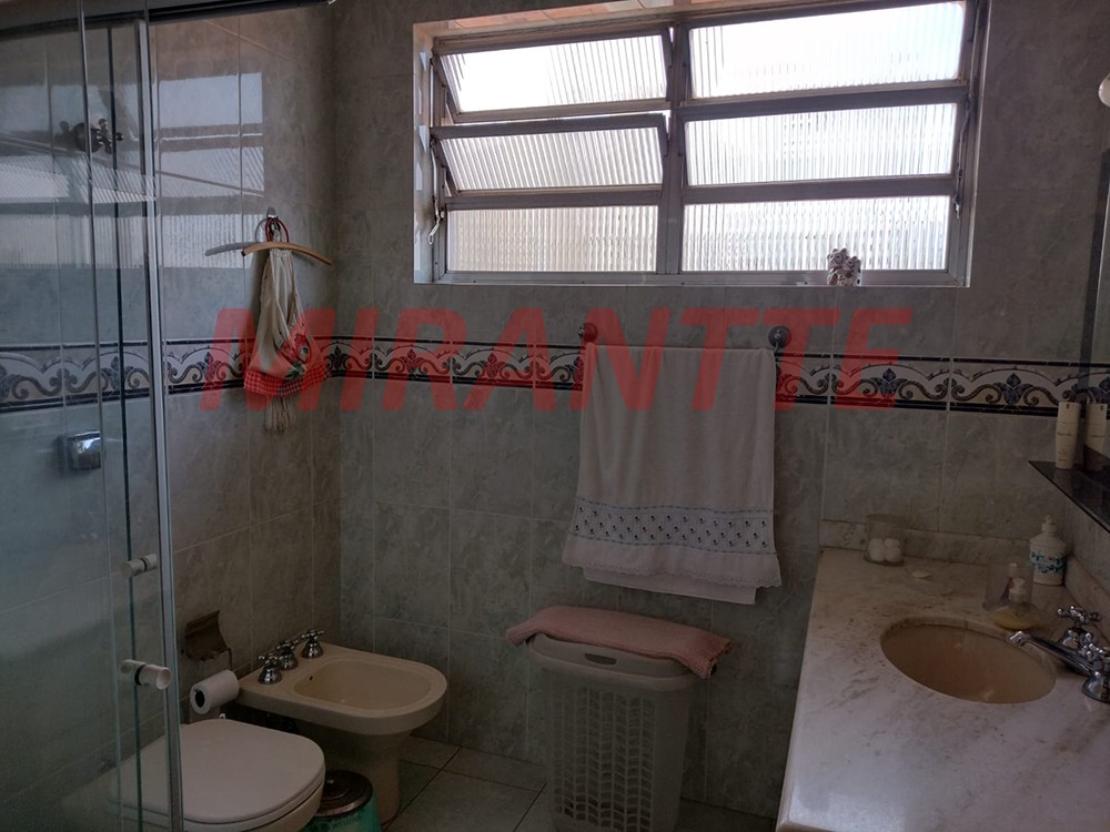 Cond. fechado de 386m² com 4 quartos em Santana