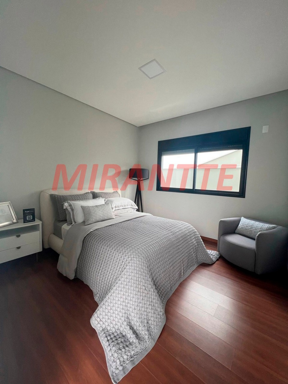 Cond. fechado de 435.7m² com 3 quartos em ALPHAVILLE NOVA ESPLANADA