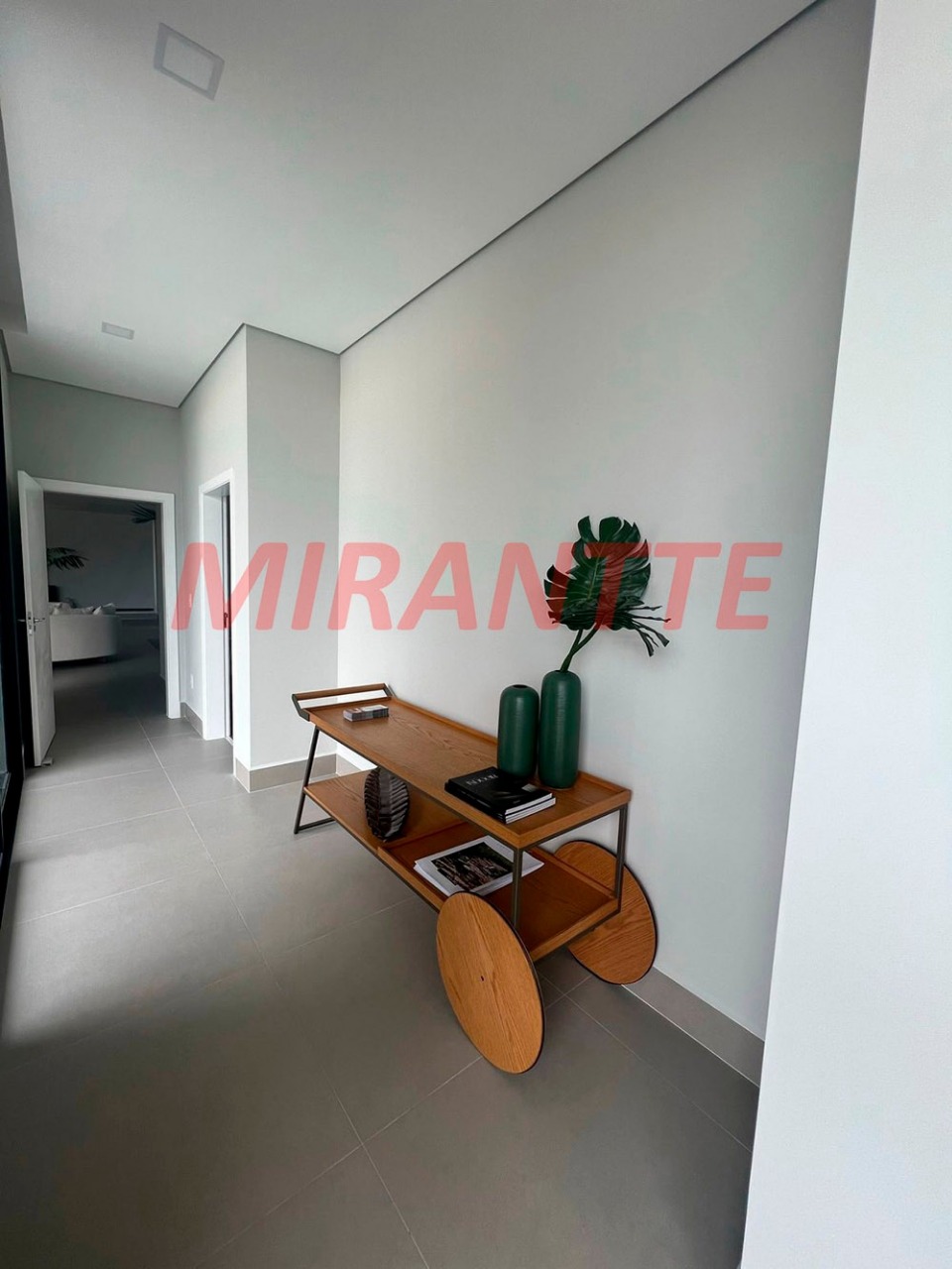 Cond. fechado de 435.7m² com 3 quartos em ALPHAVILLE NOVA ESPLANADA