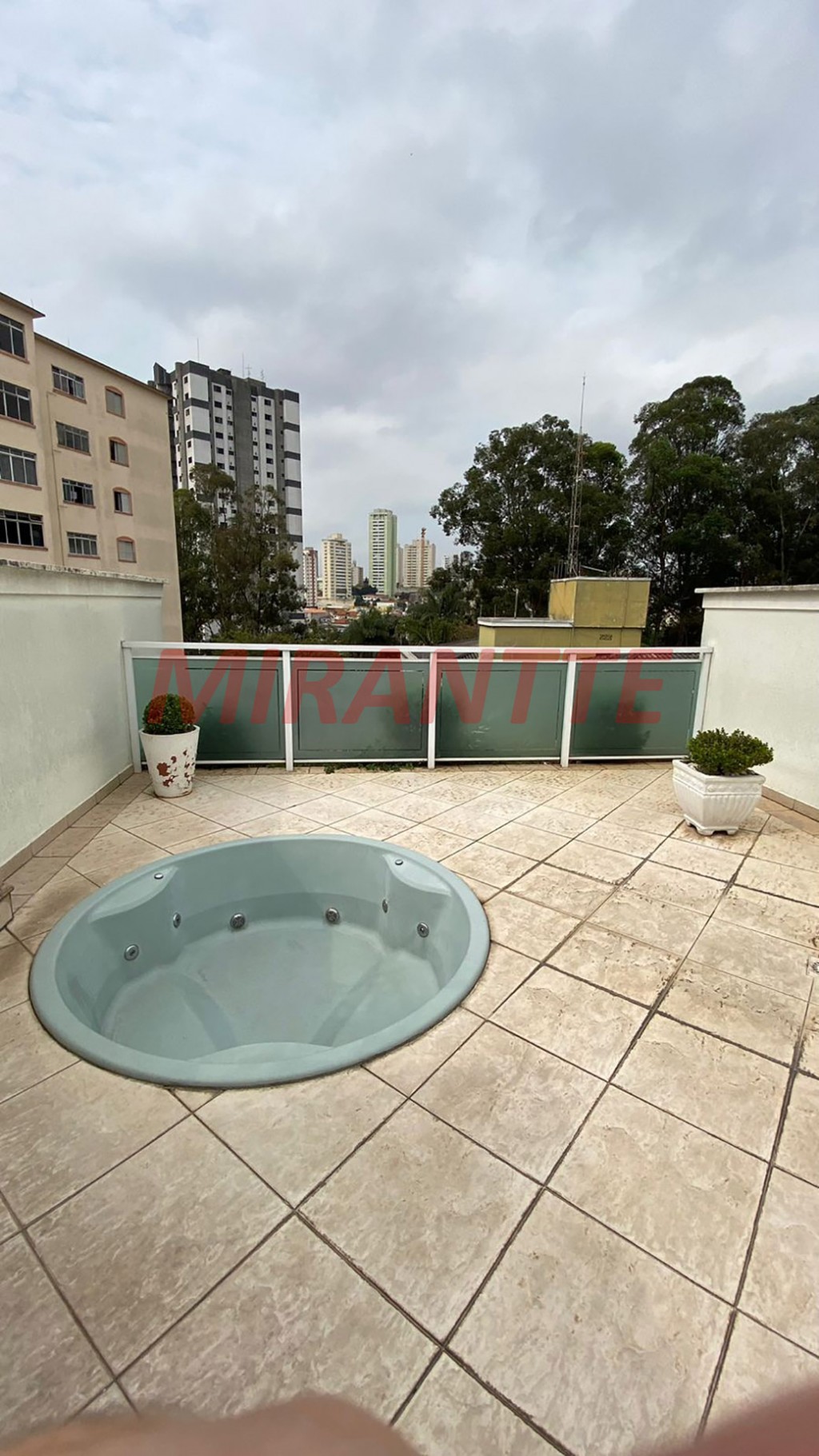 Cond. fechado de 240m² com 3 quartos em Jardim São Paulo