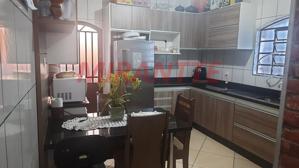 Sobrado de 88m² com 4 quartos em Jardim Virginia Bianca