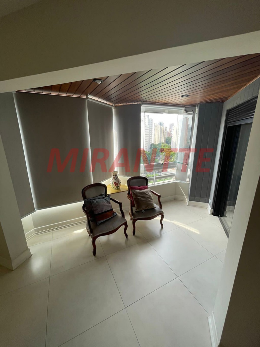 Apartamento de 180m² com 3 quartos em Indianópolis