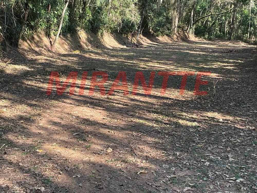 Terreno de 1281m² em Serra da Cantareira